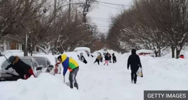 واشنطن: ارتفاع حصيلة القتلى بفعل العاصفة الثلجية واستمرار الطقس السيء
