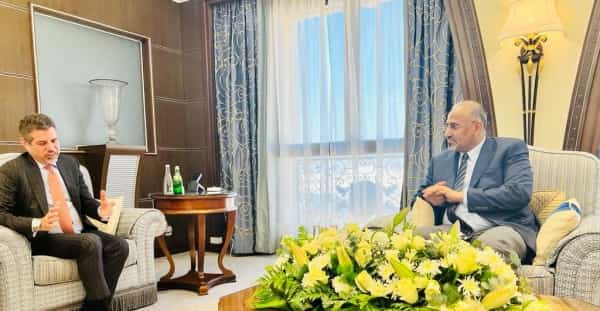 الرياض: الزبيدي يجدد التمسك بحل القضية الجنوبية وفق تطلعات المجلس الانتقالي المطالب بالانفصال