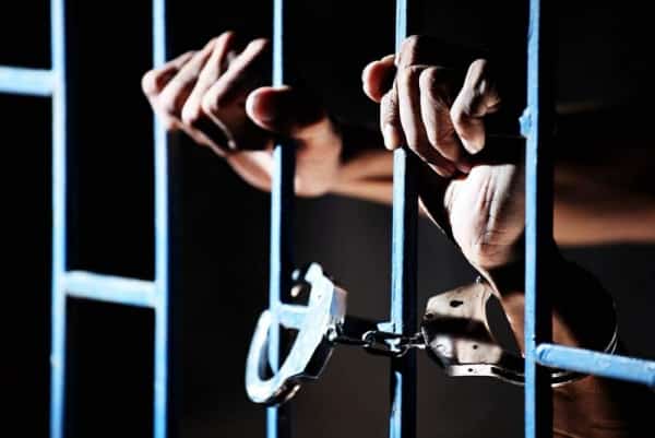 اليمن: عائلة المعتقلة في سجون الحوثيين حنان المنتصر تطلق نداء استغاثة لانقاذ حياتها