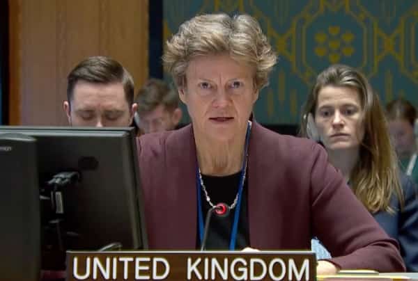 نيويورك: بريطانيا تدعو الحوثيين إلى الانخراط المباشر مع الحكومة اليمنية والأمم المتحدة في جهود التسوية