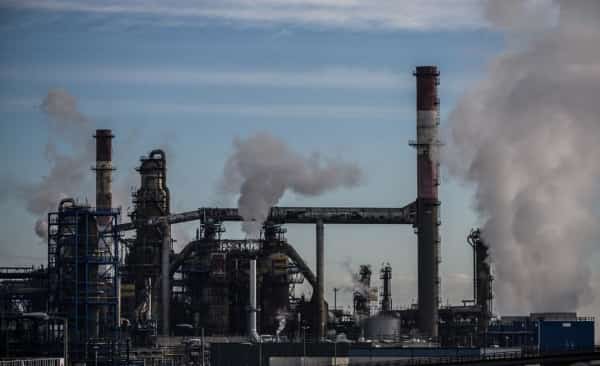 اقتصاد: ارتفاع أسعار النفط أكثر من 1% عند التسوية.. وبرنت أعلى 73 دولاراً