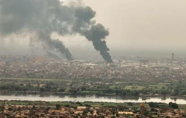 الخرطوم: الدعم السريع" تعلن السيطرة على 90٪ من العاصمة.. والجيش: قوات "حميدتي" ترتكب جرائم إرهابية