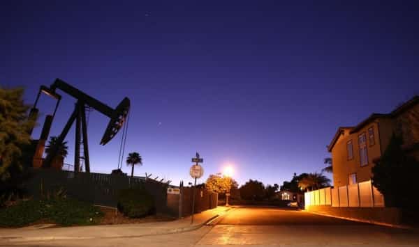 اقتصاد: تراجع أسعار النفط بأكثر من 1% عند التسوية وسط مخاوف من تباطؤ النمو الاقتصادي