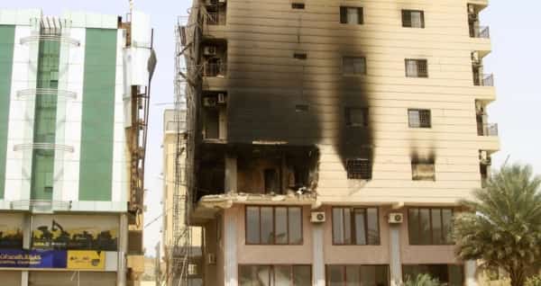 الخرطوم: استمرار المعارك بين طرفي الصراع وجهود عربية لإحلال السلام