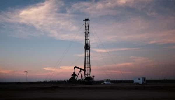 اقتصاد: أسعار النفط تنخفض وسط تعاملات حذرة قبل بيانات التضخم الأميركية