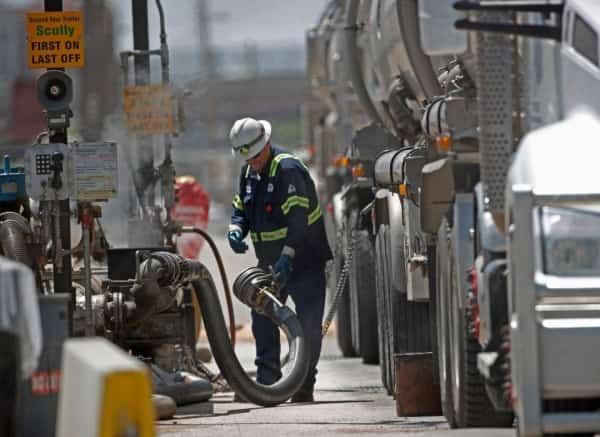 اقتصاد: النفط يرتفع أكثر من 2% بعد إقرار الكونغرس لاتفاق سقف الدين