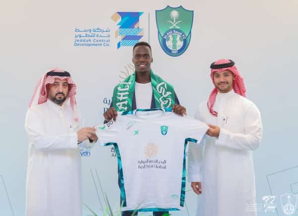 رياضة: الأهلي السعودي يتعاقد مع حارس المنتخب السنغالي ميندي لثلاث سنوات