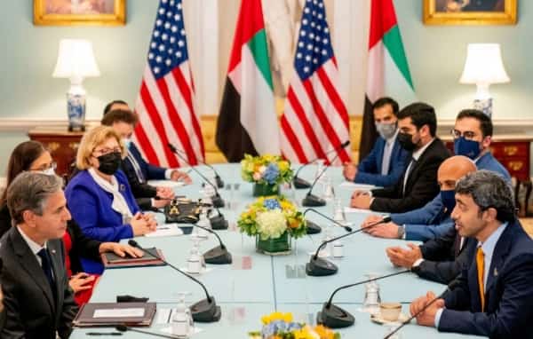 واشنطن: بلينكن وعبدالله بن زايد بحثا خلال اتصال هاتفي ملفات إقليمية منها سوريا واليمن