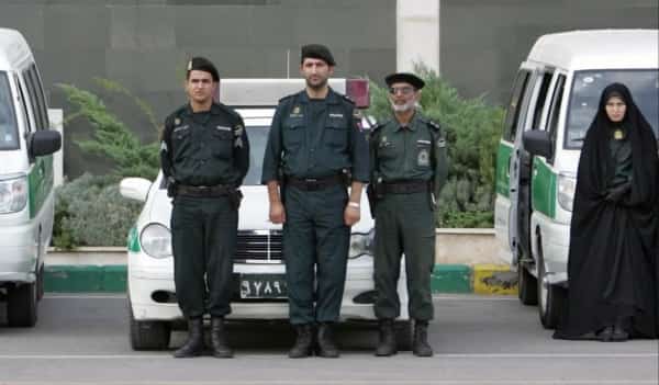 طهران: السلطات الإيرانية تعدم شخصين بتهمة الهجوم على مزار ديني