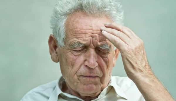 صحة: علامات يجب مراقبتها لاكتشاف الإصابة المبكرة بمرض ألزهايمر