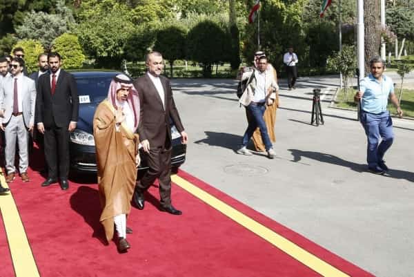 الرياض: وزير الخارجية الإيراني يصل إلى السعودية في أول زيارة منذ استئناف العلاقات