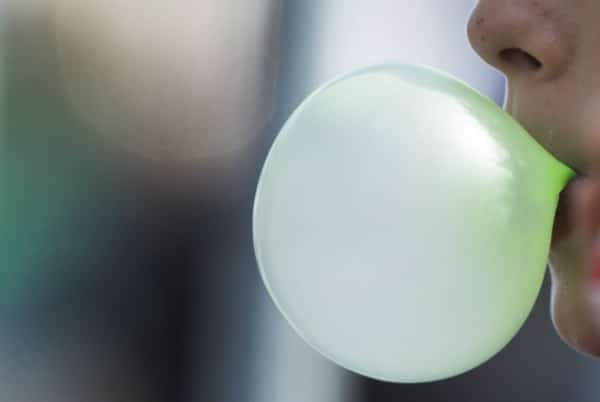 صحة: 10 فوائد "غير متوقعة" لتناول العلكة