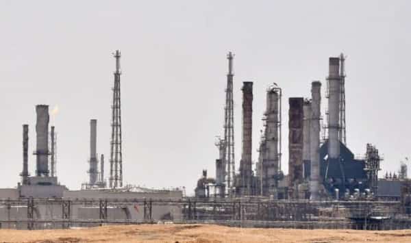 الرياض: السعودية تمدد خفض إنتاج النفط حتى نهاية العام الجاري لمواجهة تراجع الأسعار