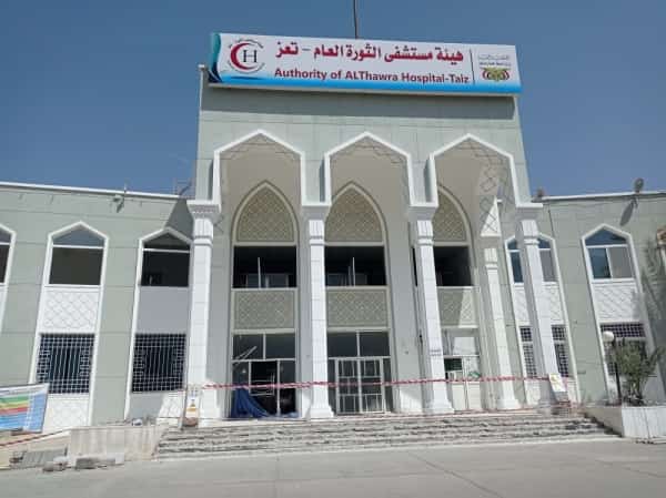 اليمن: فريق طبي ينجح في تصحيح عيب خلقي بمفصل الورك الأيسر لطفلة في تعز