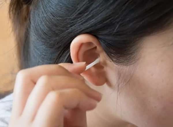 صحة: كيف تزيل شمع الأذن بأمان في المنزل؟