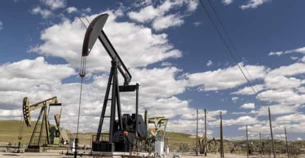 اقتصاد: تراجع النفط 1% مع تصاعد المخاوف من استمرار التضخم‏