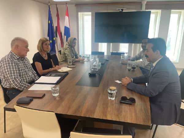 اليمن: بحث توسيع الدعم التنموي والإنساني الهولندي لمحافظة الجوف ونازحيها