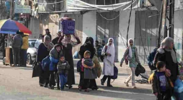 طوفان الأقصى: إسرائيل تقصف أنحاء قطاع غزة وعدد الضحايا تجاوز 55 ألف شخص وسط نزوح السكان من منطقة إلى منطقة