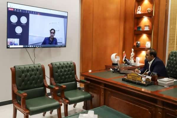 اليمن: محافظ حضرموت يقول إن إيقاف تغذية البنك المركزي ليس تمردا على الدولة