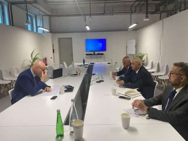 دبي: الحكومة اليمنية تبحث عن دعم ألماني لتعزيز القدرات المؤسسية على التكيف المناخي