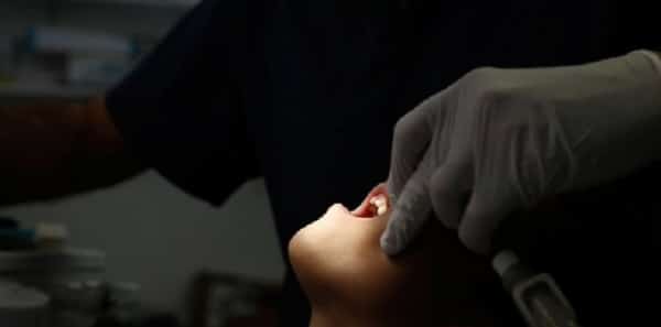 صحة: ماذا يحدث للأسنان مع التقدم في السن؟