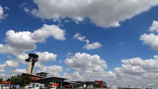 باريس: فرنسا تحتجز طائرة قادمة من الإمارات تقل مئات الركاب