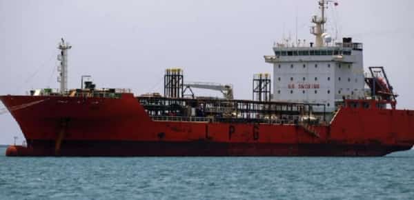 تقرير: ما هي التأثيرات الاقتصادية في حال إغلاق مضيقي "باب المندب" و"هرمز"؟