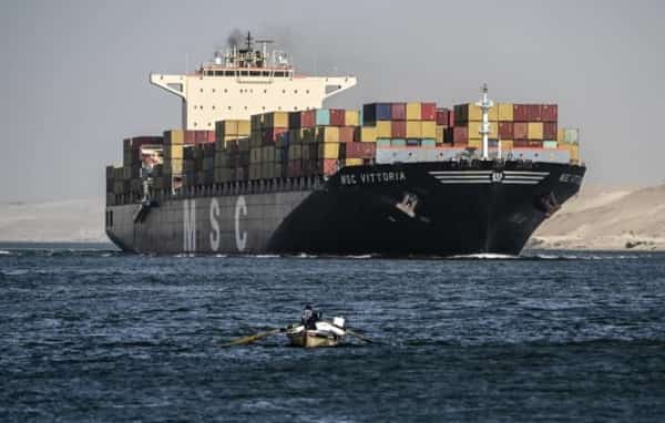 تقرير: الهجمات الصاروخية في أنحاء الشرق الأوسط تزيد من مخاطر تصعيد حرب غزة