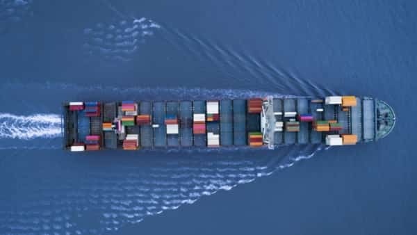 اقتصاد: توسع حرب السفن يفاقم الركود في اليمن