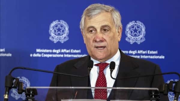 روما: وزير خارجية إيطاليا: تهديدات الحوثيين لا ترهبنا