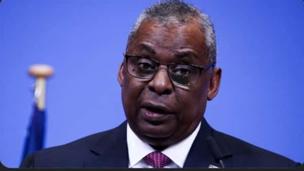 واشنطن: وزير الدفاع الأميركي يفوض مهماته لنائبته بعد إدخاله المستشفى