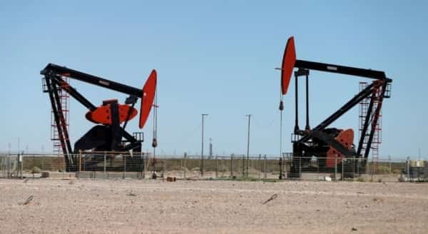 اقتصاد: تراجع أسعار النفط مع ارتفاع المخزونات الأميركية وتوقعات بارتفاع أسعار الفائدة