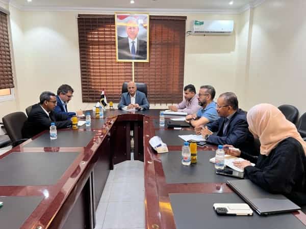 اليمن: الحكومة المعترف بها تدعو المجتمع الدولي إلى تنفيذ خطة طوارئ عاجلة لمنع الكارثة البيئية في البحر الأحمر