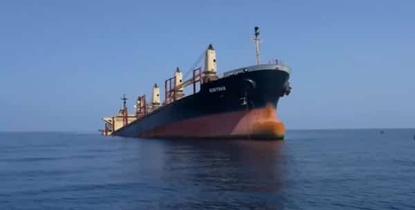 اليمن: فريق مشترك من هيئتي الشؤون البحرية والبيئة يزور موقع "روبيمار" لتقييم أضرار التلوث