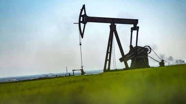 اقتصاد: النفط يرتفع بفعل توقعات بحدوث شح في المعروض