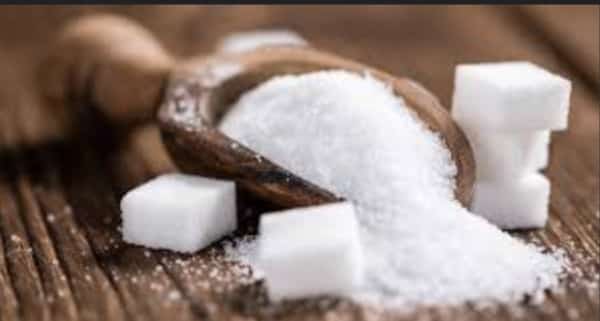 صحة: لماذا نشعر بالعطش عند تناول السكر؟