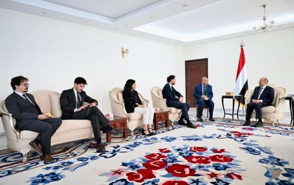 اليمن: العليمي يقول ان استعادة مؤسسات الدولة أولوية قصوى لمجلس القيادة الرئاسي و الحكومة