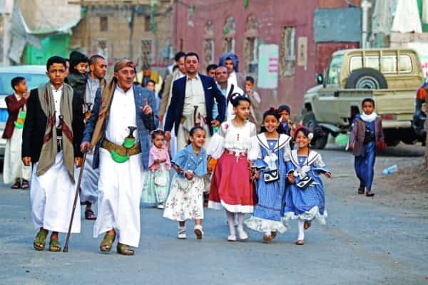 تقرير: "العيدية" وجبر الخواطر العائلية