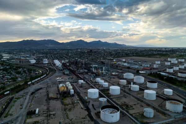 اقتصاد: النفط يغلق على ارتفاع لكنه تكبد أكبر خسارة أسبوعية منذ فبراير