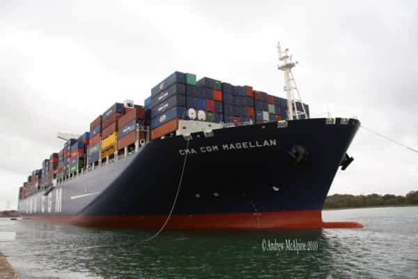 تقرير: تعطيل البحر الأحمر يدفع قيم الحاويات وأسعارها للارتفاع