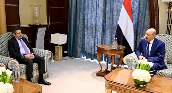 الرياض: الرئيس العليمي يدعو المجتمع الدولي للاضطلاع بدوره في مكافحة تهريب الاسلحة الايرانية