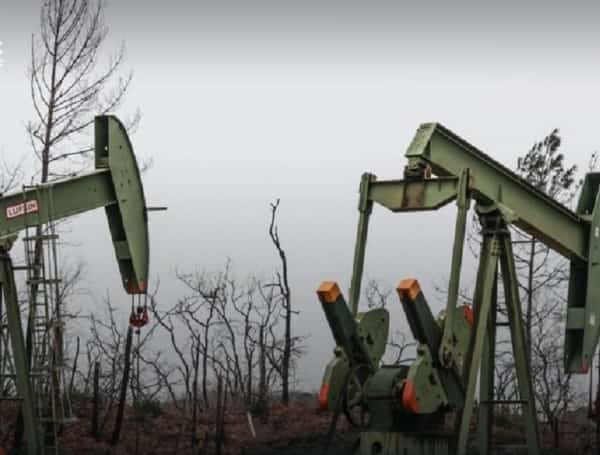 اقتصاد: انخفاض أسعار النفط وسط متابعة آخر التطورات بالشرق الأوسط