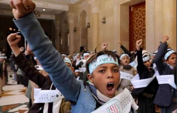 تقرير: الحوثيون يطلقون معسكرات "تلقين" صيفية