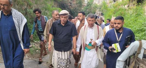 اليمن: الحكومة تعلن استعدادها لاستقبال المسافرين القادمين إلى تعز عبر الطرقات التي أعلن الحوثيين فتحها