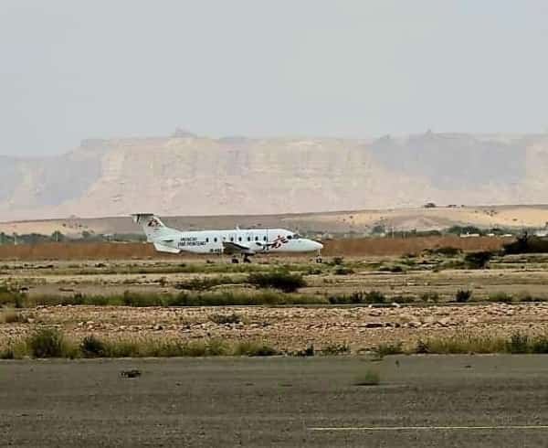 اليمن: مطار عتق يشهد مغادرة أول رحلة دولية