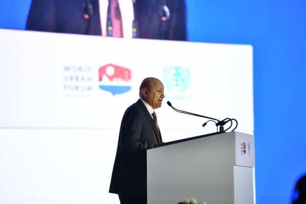 القاهرة: العليمي يؤكد التزام حكومته بالتغلب على تداعيات الحرب المدمرة