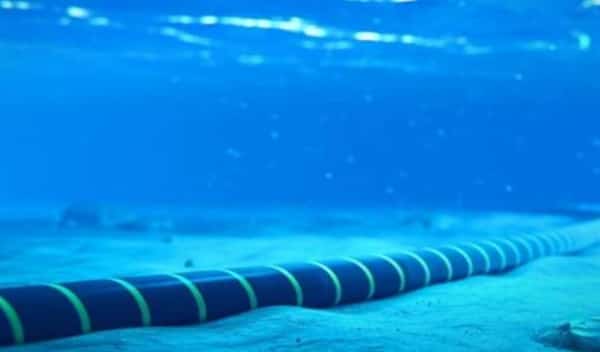 الرياض: السعودية تستعد لإنزال أول كابل بحري يربطها بمصر