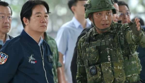 بكين: الصين تستنكر "بشدة" زيارة رئيس تايوان لهاواي وتنتقد بيع واشنطن أسلحة لتايبيه