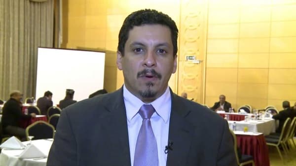 وزير الخارجية اليمني يطلب من مجلس الامن الدولي ادانة جماعية صريحة للهجمات الصاروخية التي استهدفت حكومته في مطار عدن