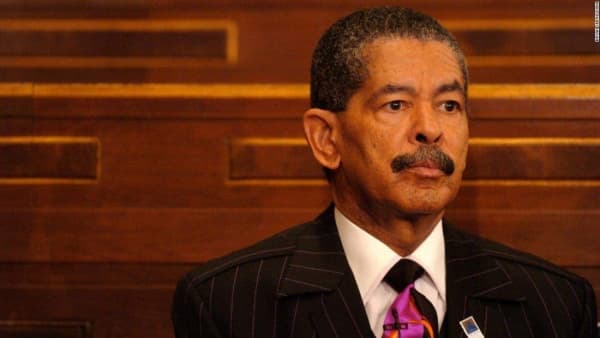 وفاة القائم بالتليفزيون الاميركي المسيحي القس فريدريك بريس، بمضاعفات فيروس كورونا المستجد